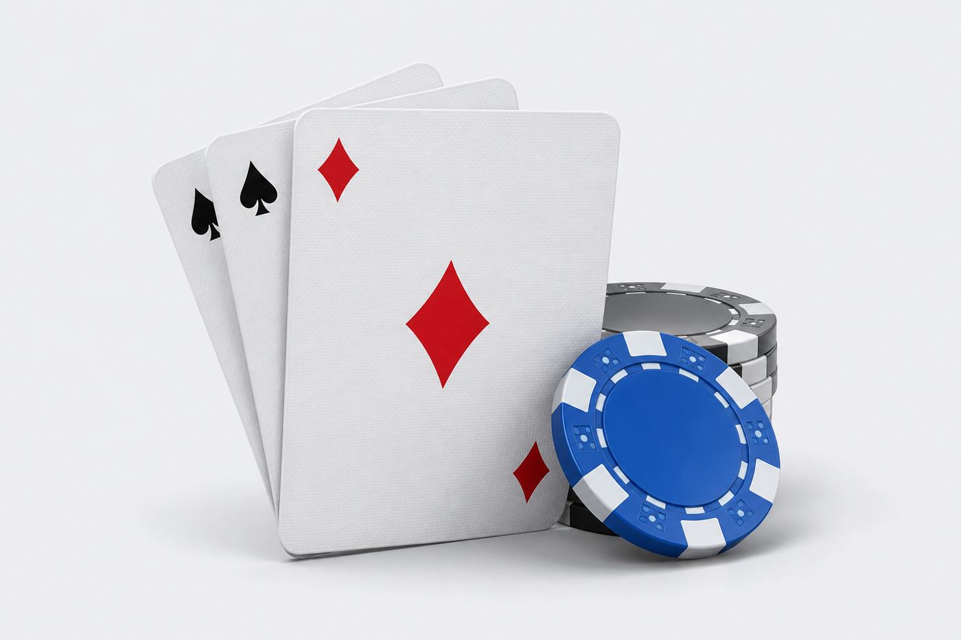 Cartas y fichas sobre fondo gris, sin marcas comerciales.
